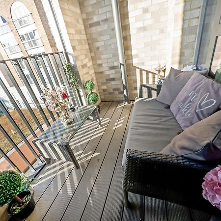 Greenwich Apartment With A River View & Balcony Near The 02 Arena & North Greenwich With Free Wifi & Fast Links Into Central ลอนดอน ภายนอก รูปภาพ