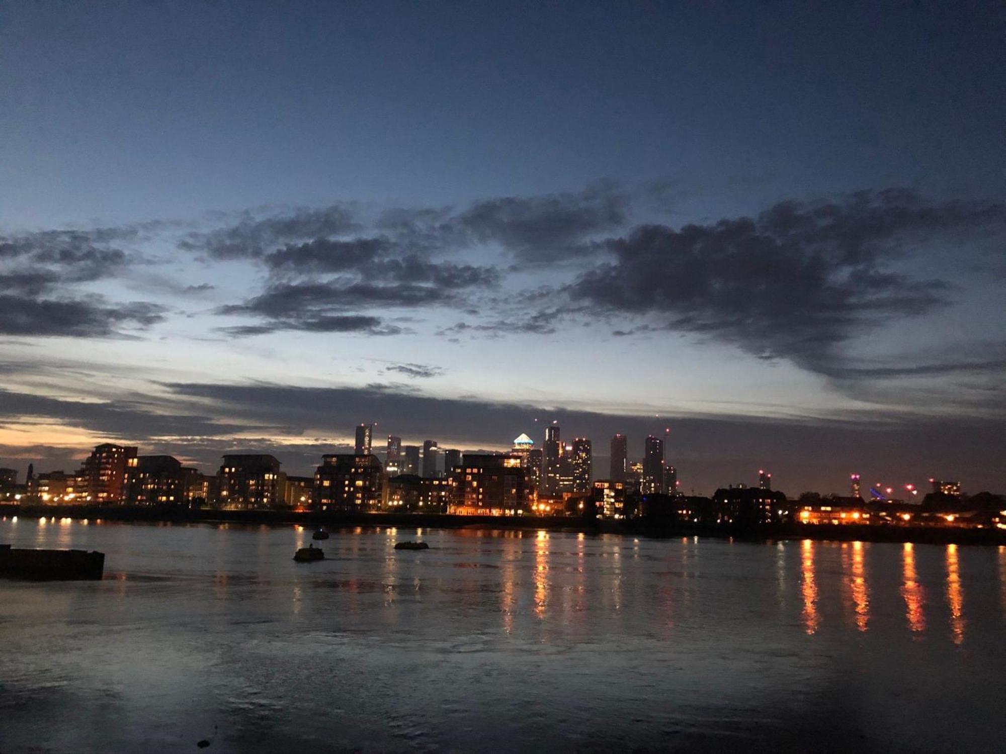 Greenwich Apartment With A River View & Balcony Near The 02 Arena & North Greenwich With Free Wifi & Fast Links Into Central ลอนดอน ภายนอก รูปภาพ