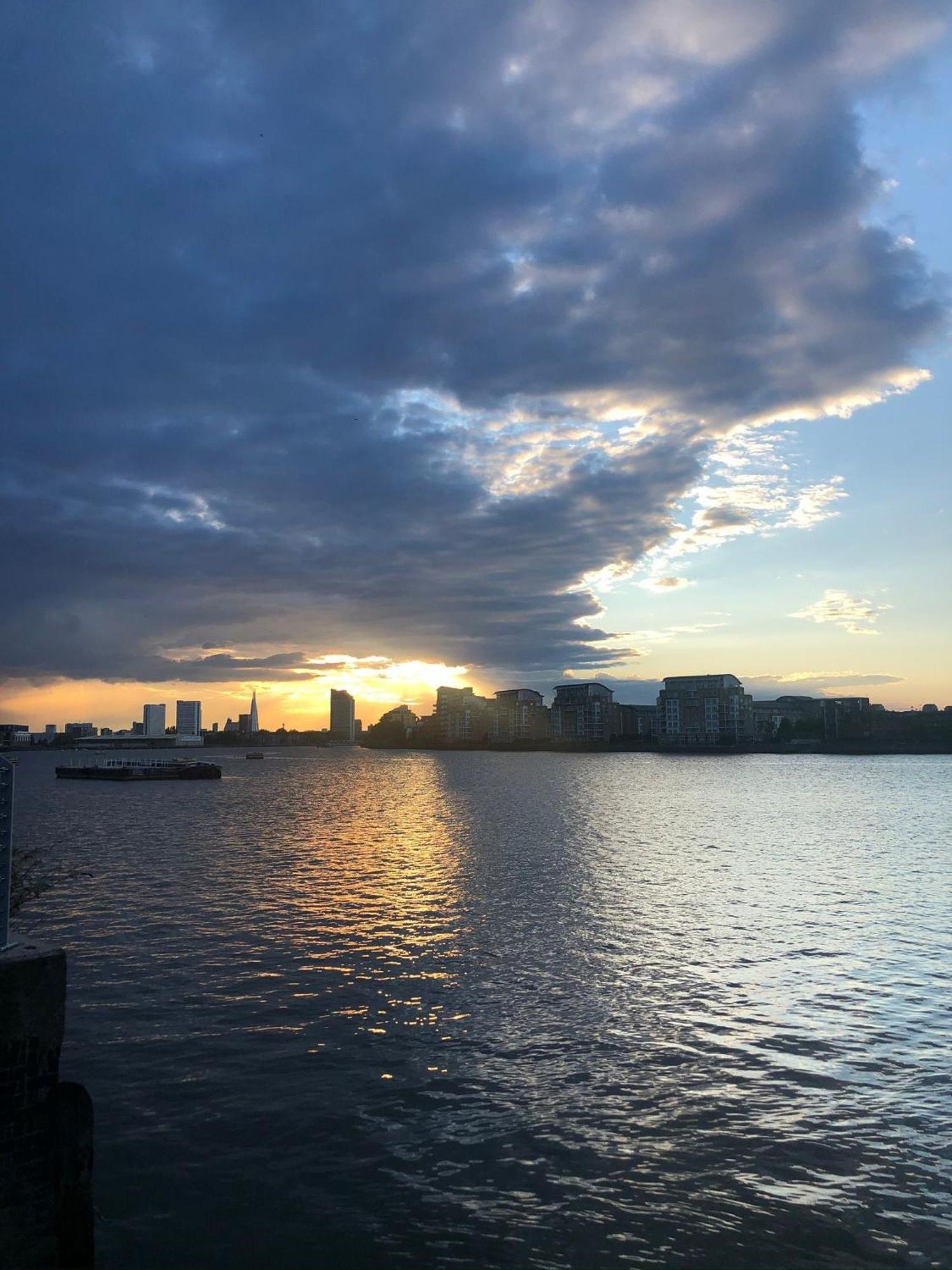 Greenwich Apartment With A River View & Balcony Near The 02 Arena & North Greenwich With Free Wifi & Fast Links Into Central ลอนดอน ภายนอก รูปภาพ
