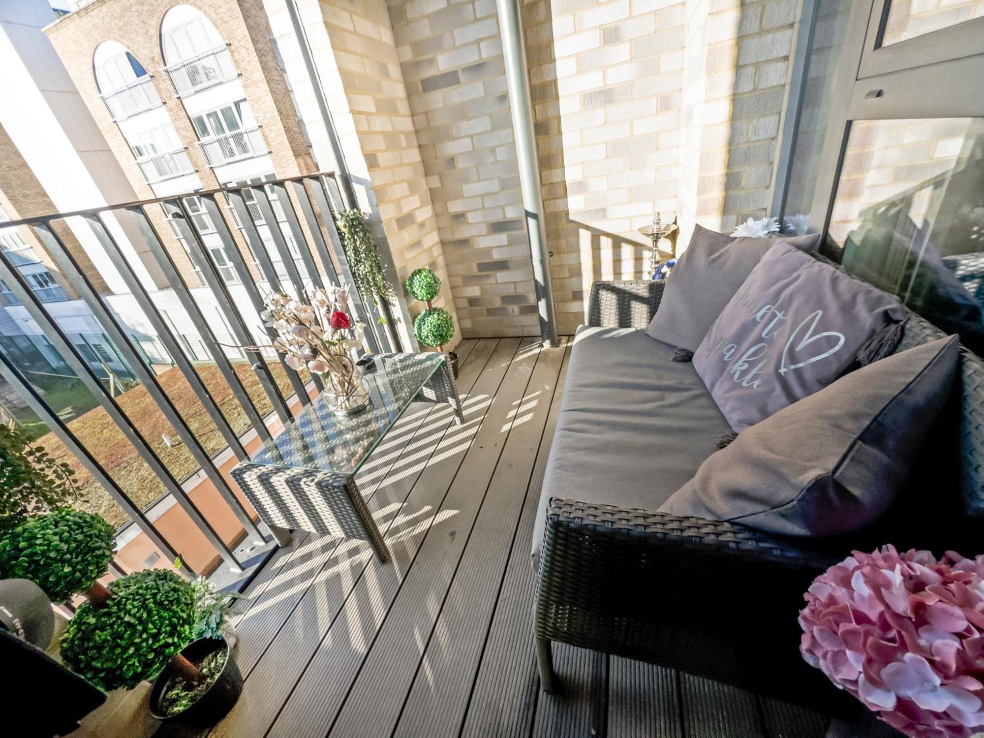 Greenwich Apartment With A River View & Balcony Near The 02 Arena & North Greenwich With Free Wifi & Fast Links Into Central ลอนดอน ภายนอก รูปภาพ